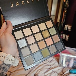 Jaclyn Cosmetics Mother's Day Eyeshadow Palette